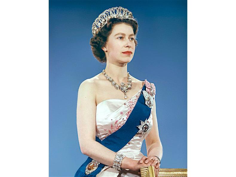 Royal frizurák: Erzsébet királynő hajviselete és egyéb érdekességek